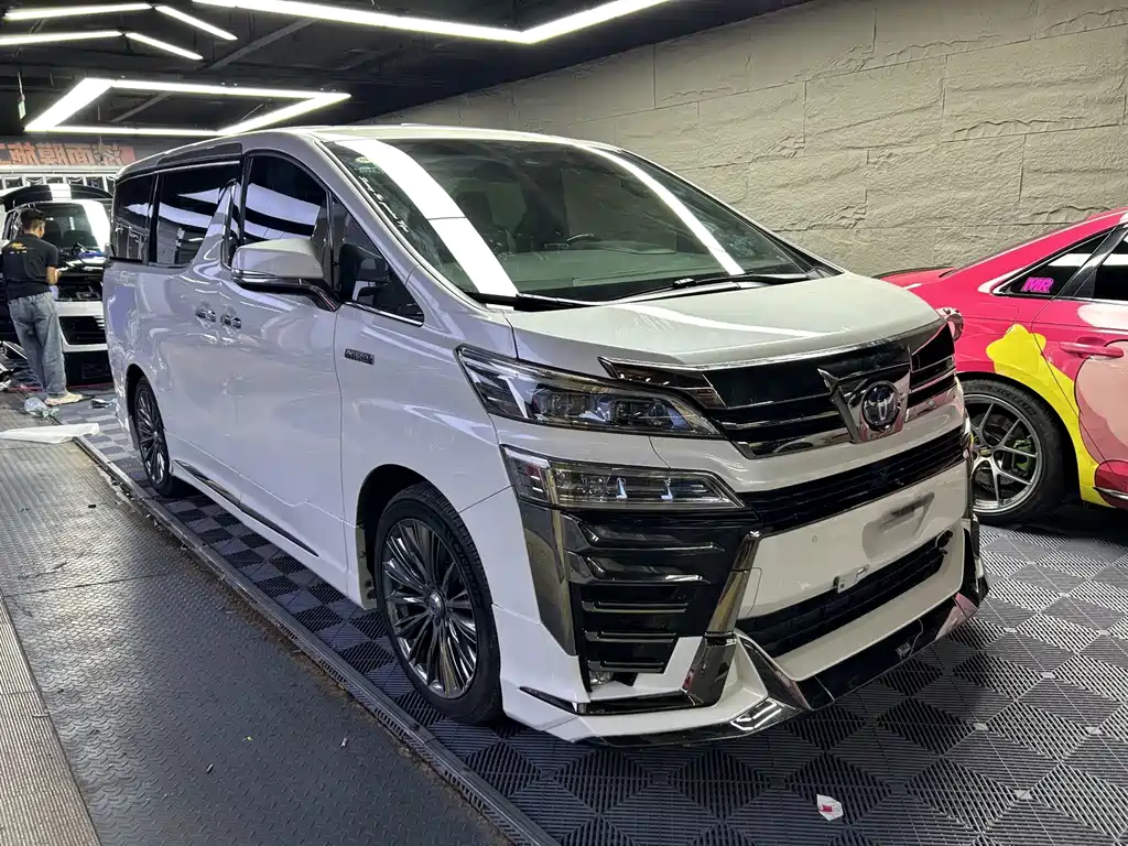 Toyota Vellfire — фото 3