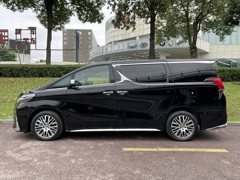 Toyota Alphard — фото 3