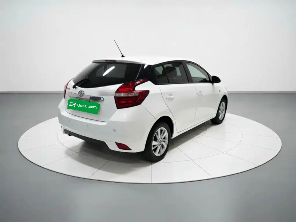 Toyota Yaris L — фото 6