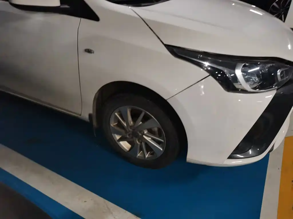 Toyota Yaris L — фото 8