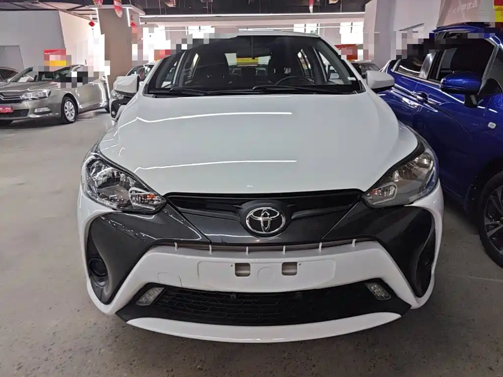 Toyota Yaris L — фото 3
