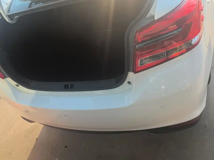 Toyota Yaris L — фото 4