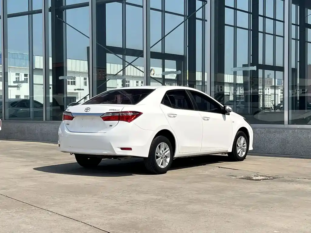 Toyota Corolla — фото 4