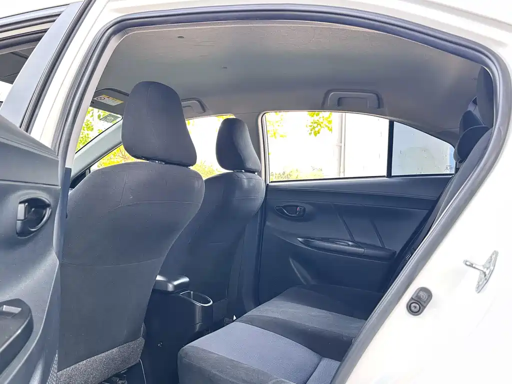 Toyota Yaris L — фото 6