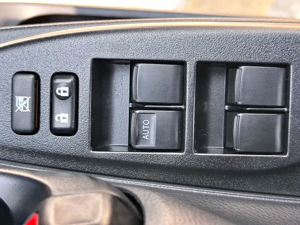 Toyota Yaris L — фото 9