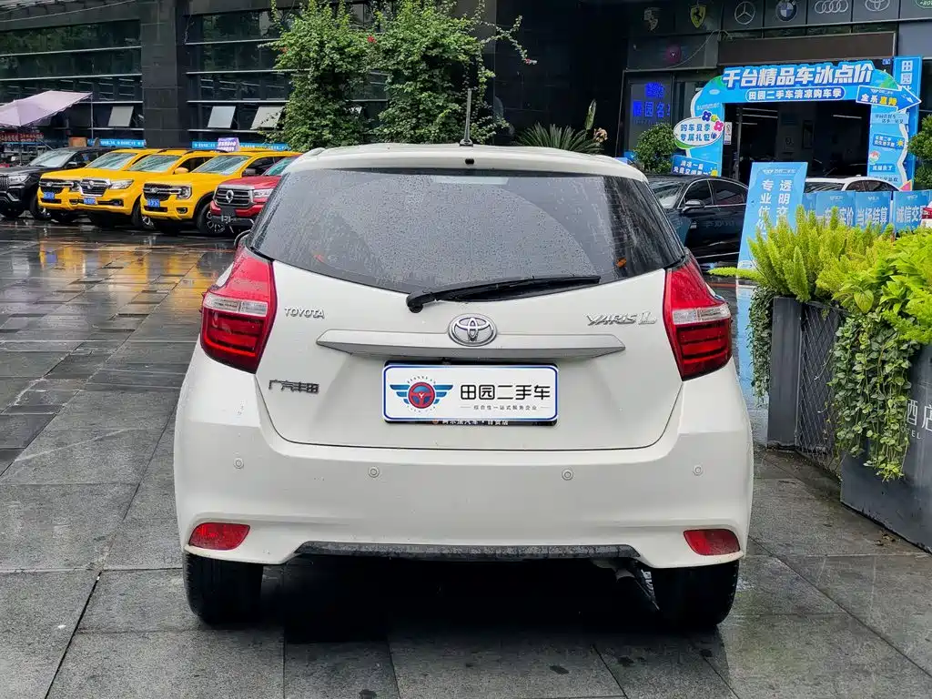 Toyota Yaris L — фото 5