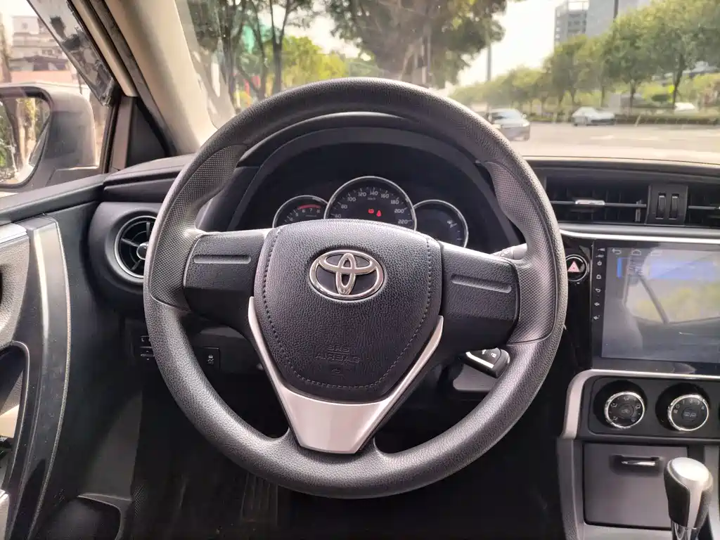 Toyota Corolla — фото 11