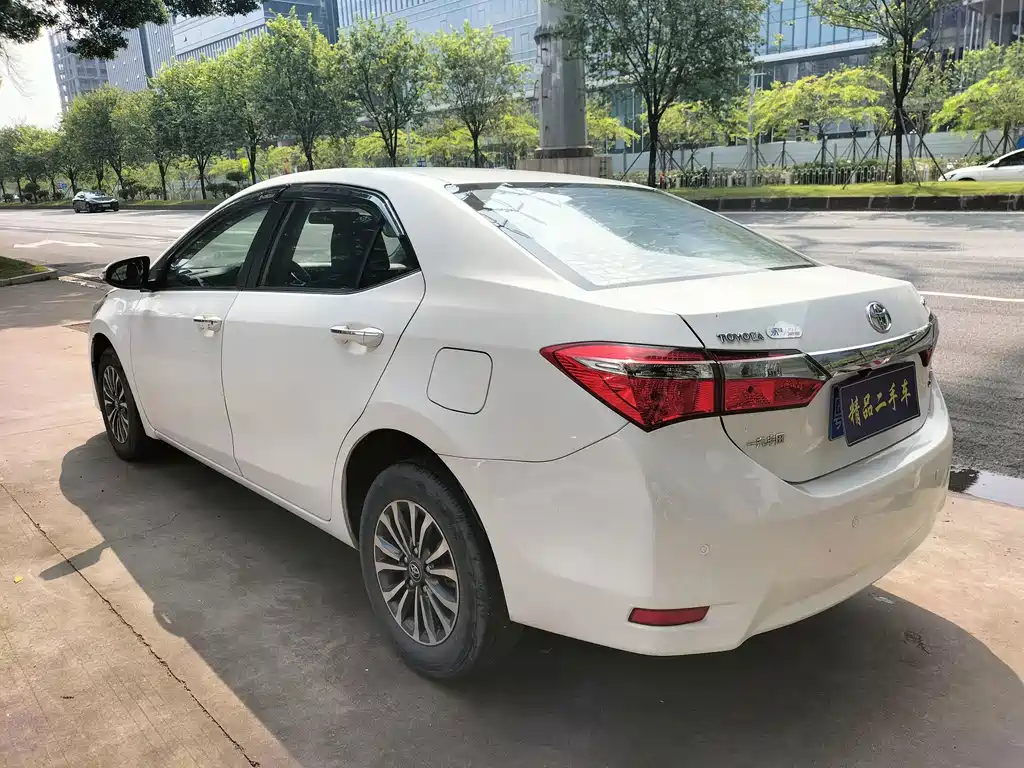 Toyota Corolla — фото 15