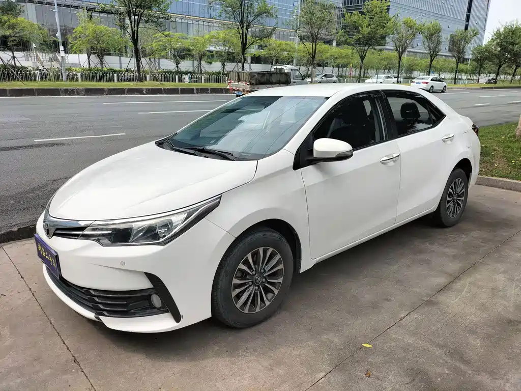 Toyota Corolla — фото 1