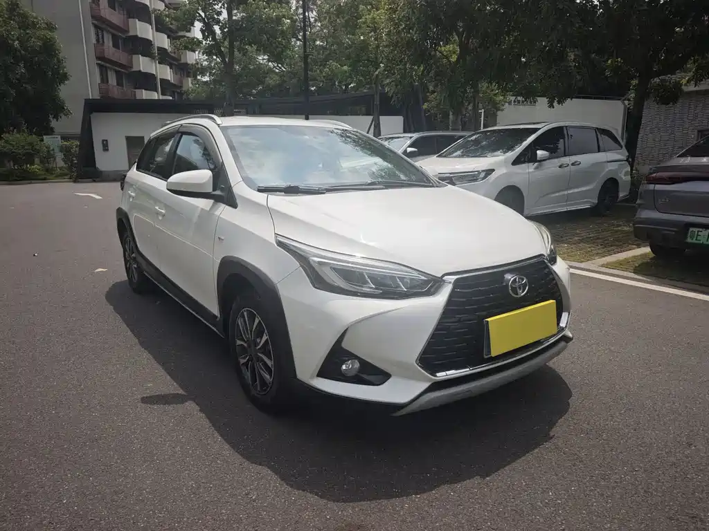 Toyota Yaris L — фото 3
