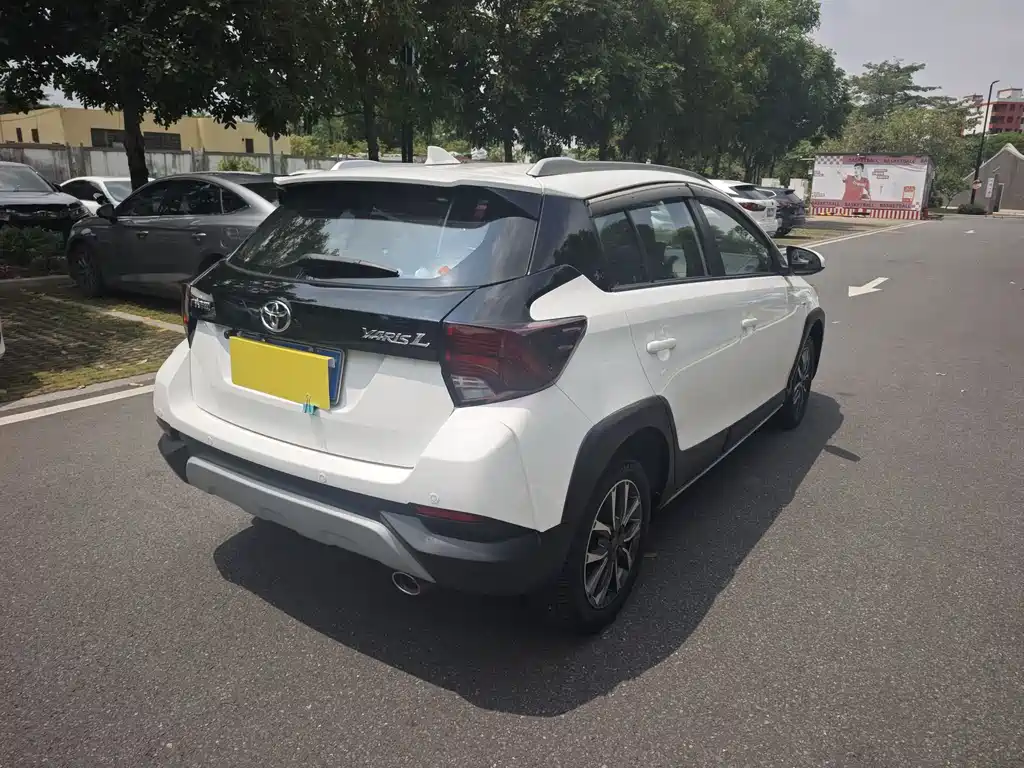 Toyota Yaris L — фото 6