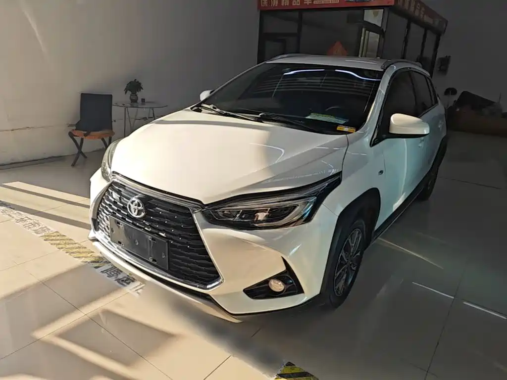 Toyota Yaris L — фото 2