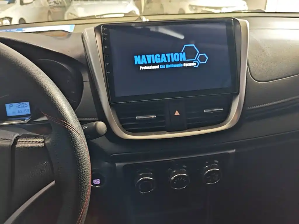 Toyota Yaris L — фото 13