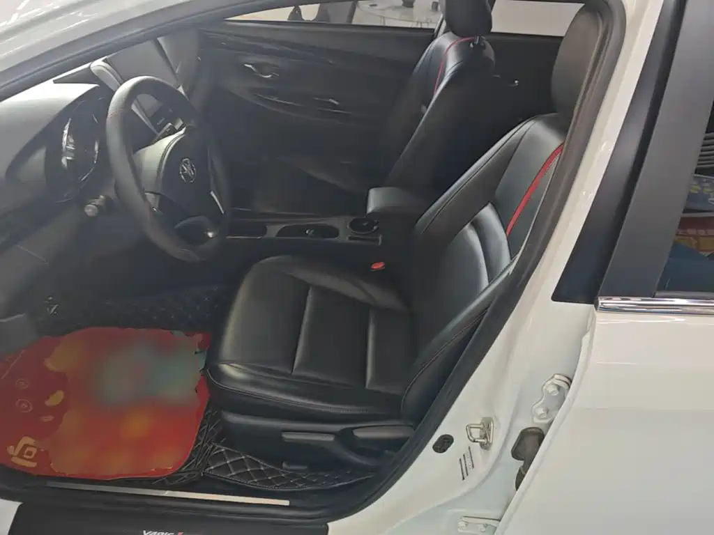 Toyota Yaris L — фото 15