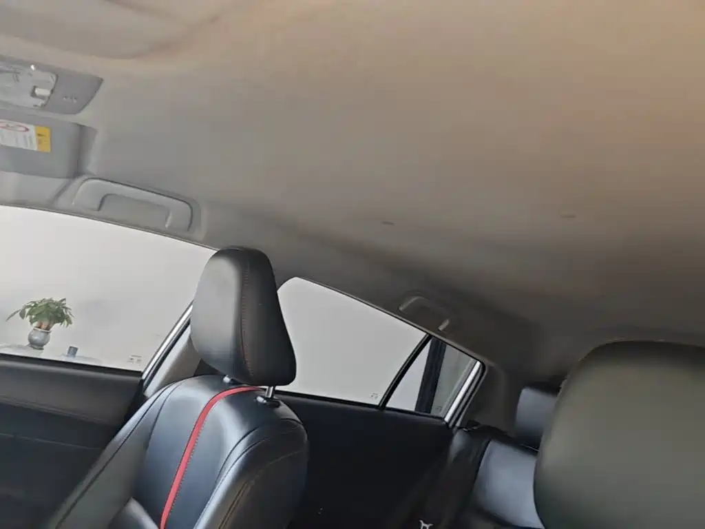 Toyota Yaris L — фото 18