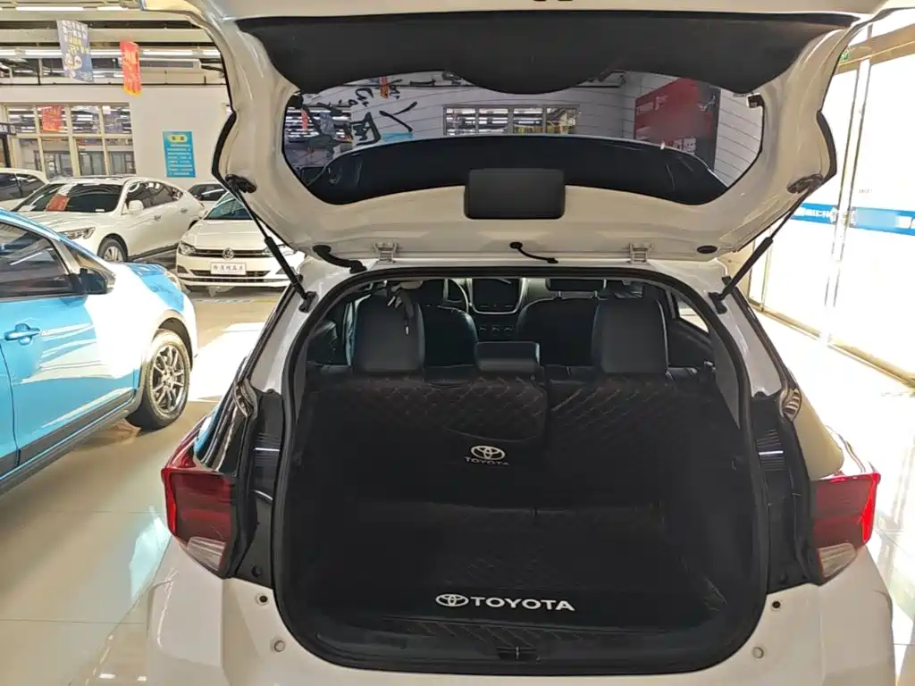 Toyota Yaris L — фото 19