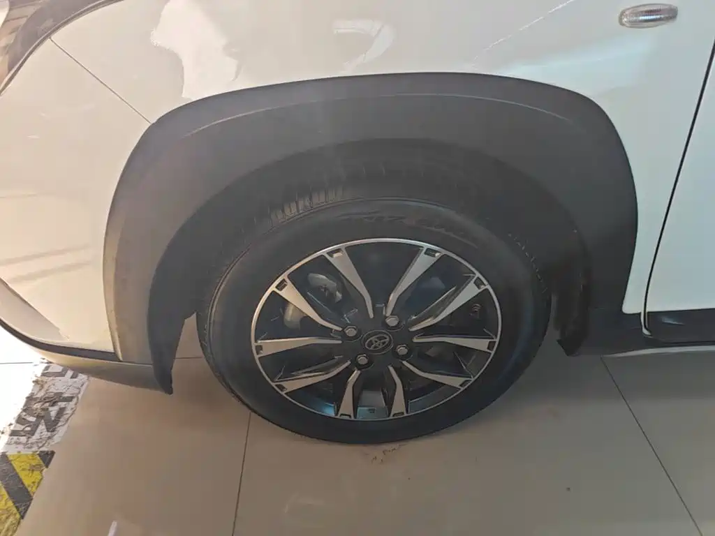 Toyota Yaris L — фото 23