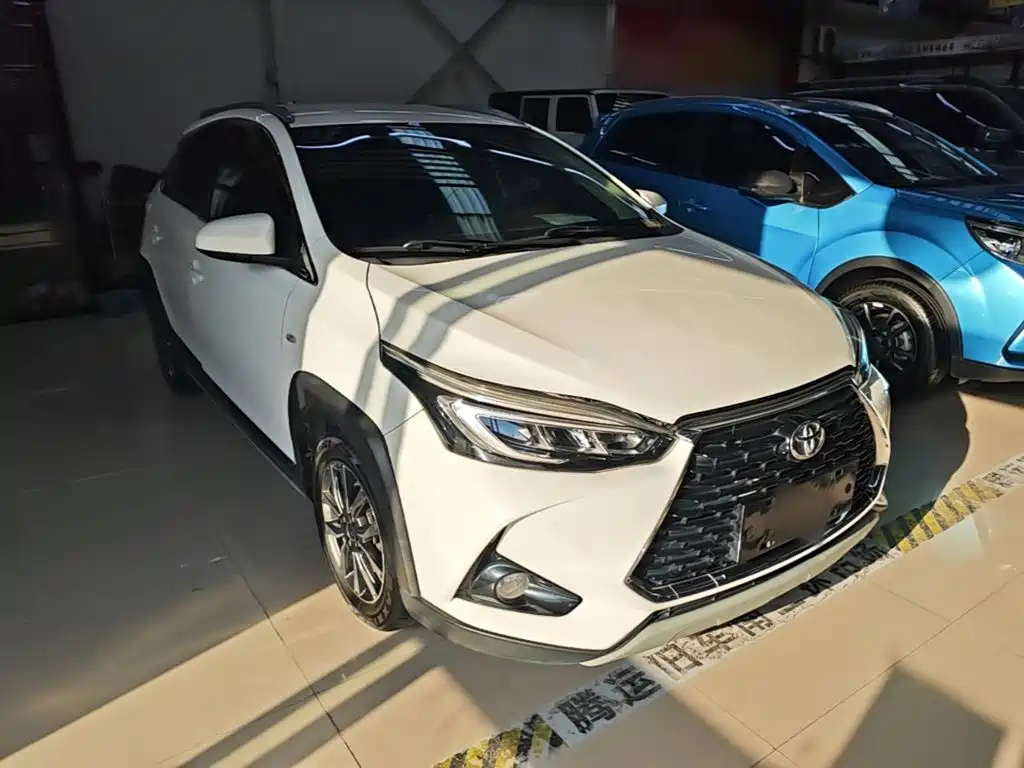 Toyota Yaris L — фото 4