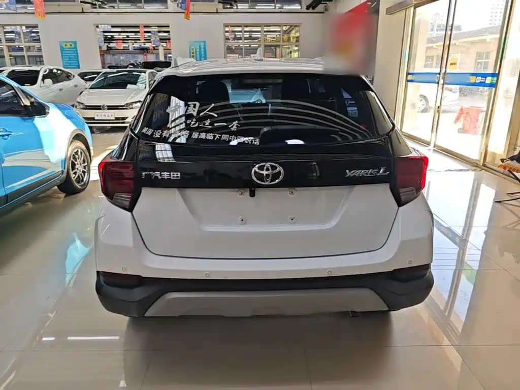 Toyota Yaris L — фото 6