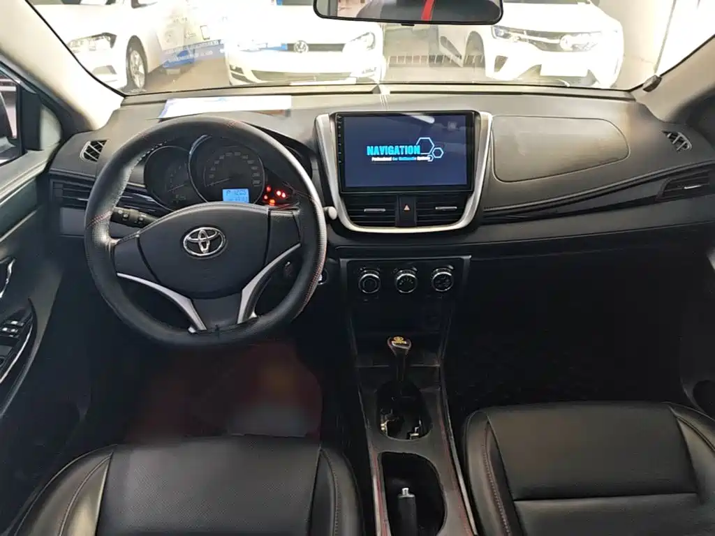 Toyota Yaris L — фото 10