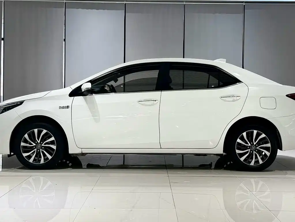 Toyota Corolla Hybrid — фото 3