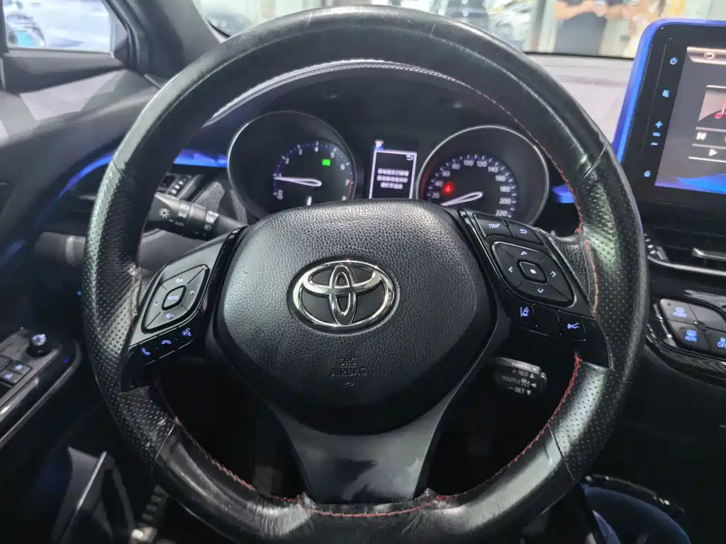 Toyota C-HR — фото 8