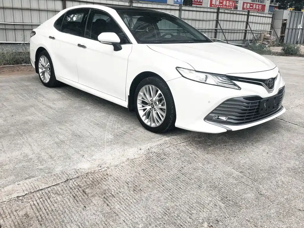 Toyota Camry — фото 3