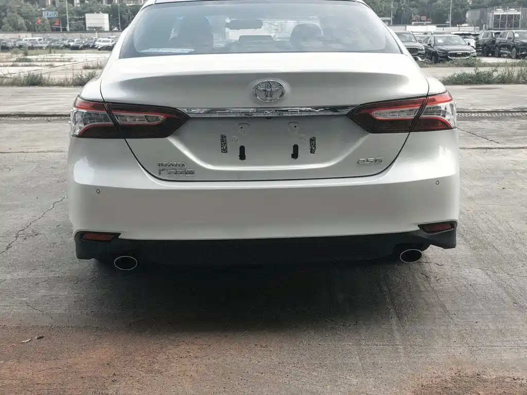 Toyota Camry — фото 8