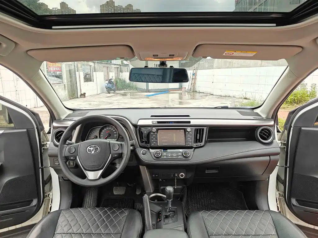 Toyota RAV4 — фото 13