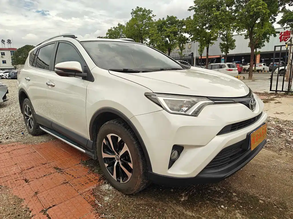 Toyota RAV4 — фото 3