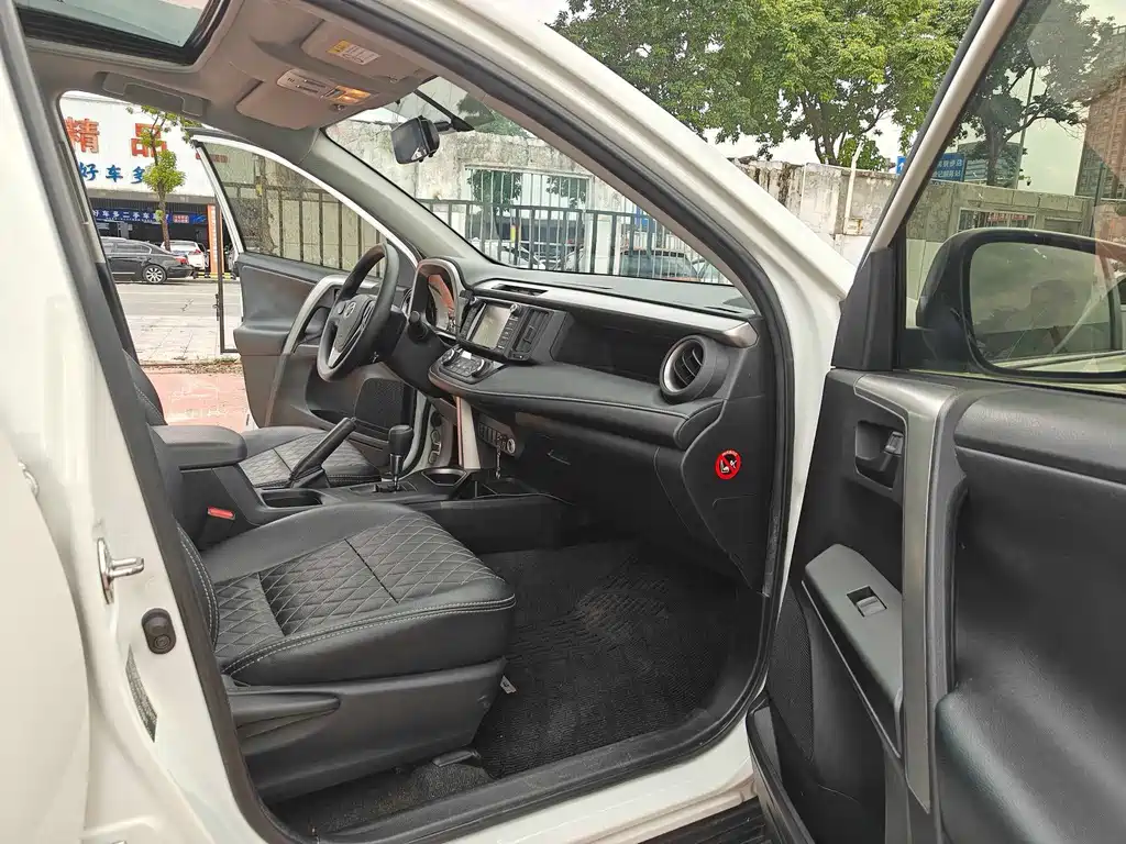 Toyota RAV4 — фото 9