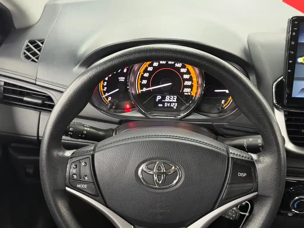 Toyota Yaris L — фото 13