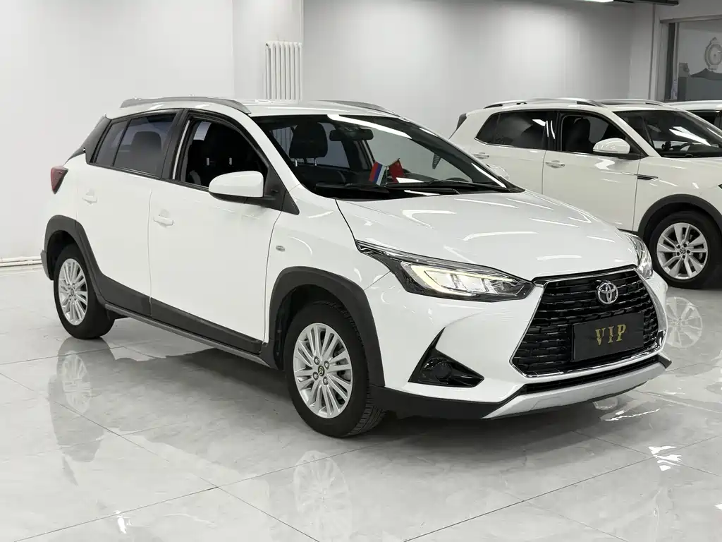 Toyota Yaris L — фото 3
