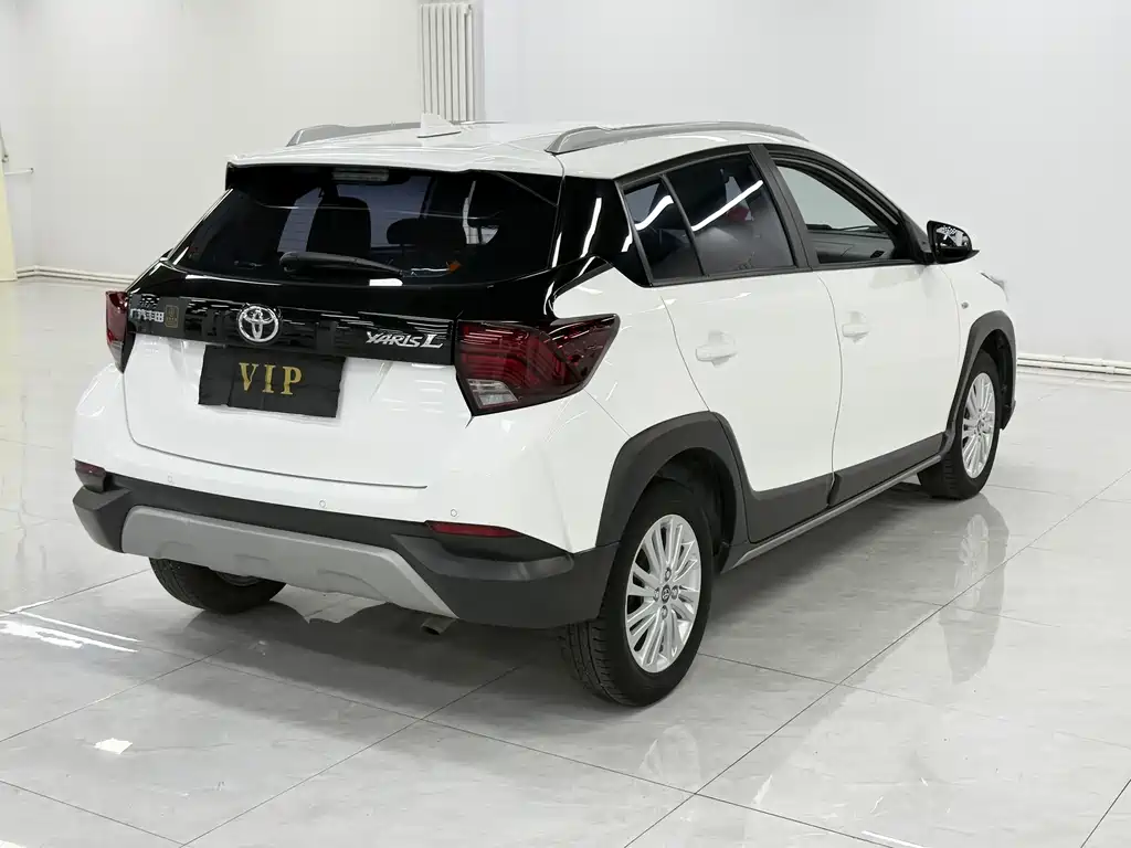Toyota Yaris L — фото 5