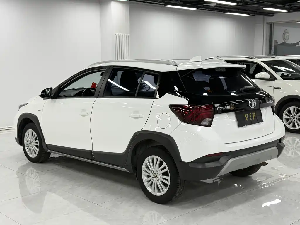 Toyota Yaris L — фото 7