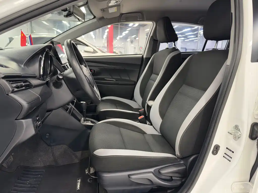 Toyota Yaris L — фото 8