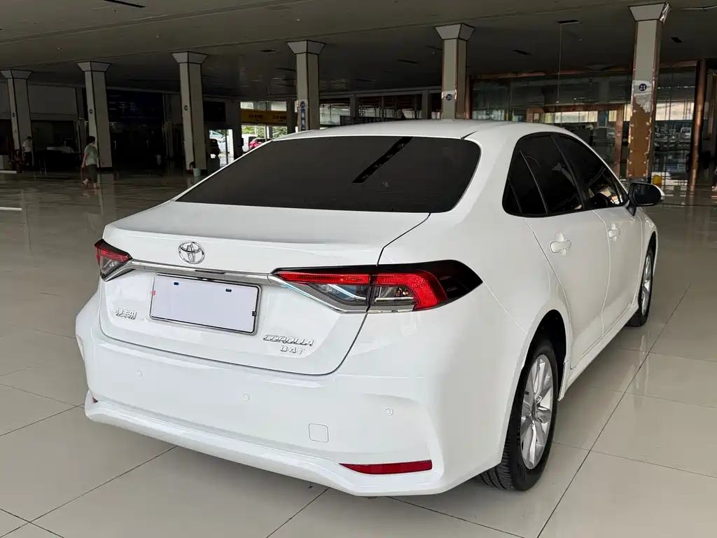 Toyota Corolla — фото 14
