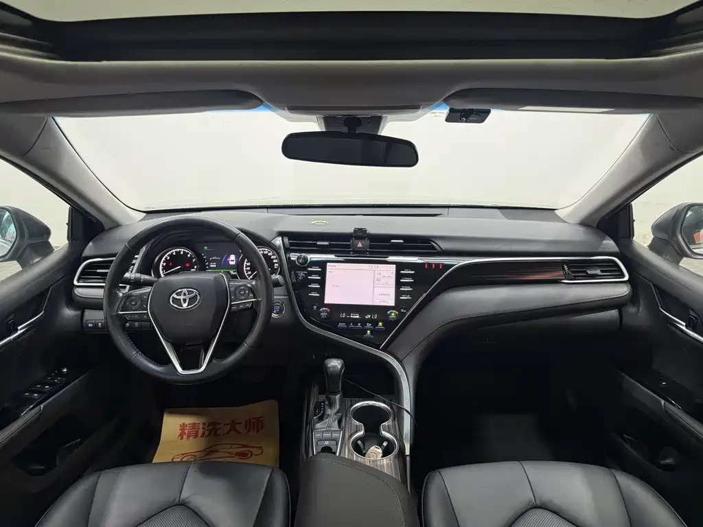 Toyota Camry — фото 5