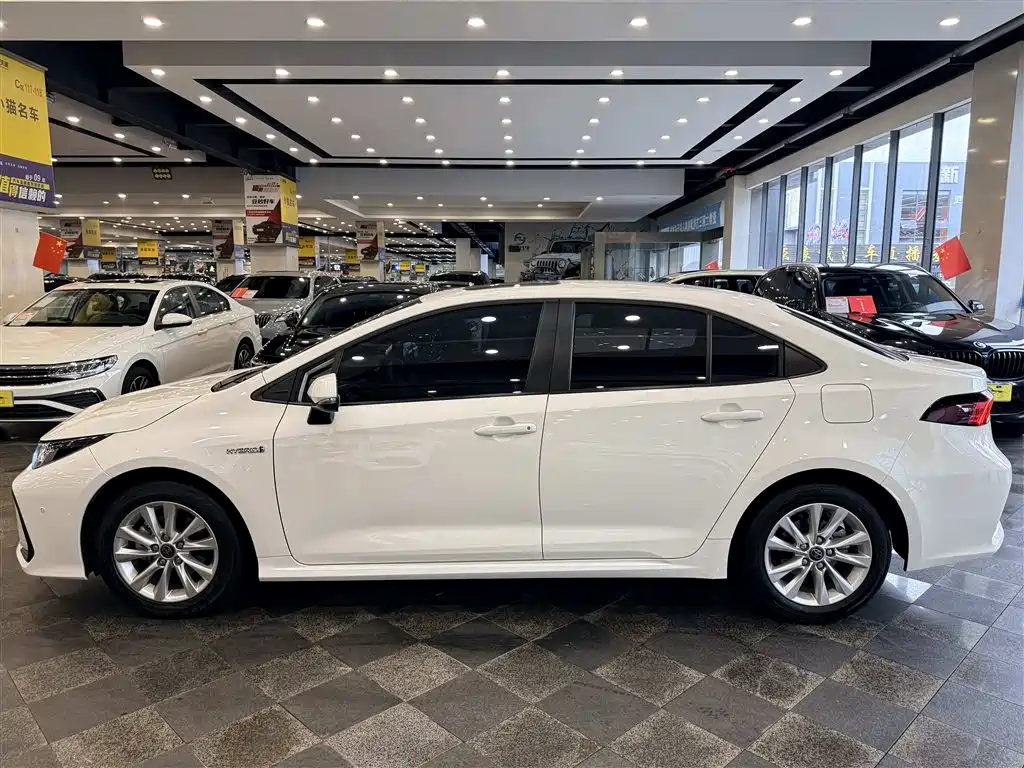 Toyota Corolla — фото 9