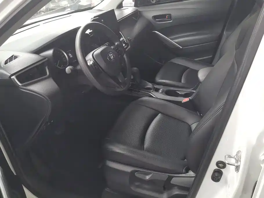 Toyota Corolla Cross — фото 9