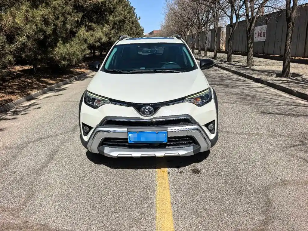 Toyota RAV4 — фото 2