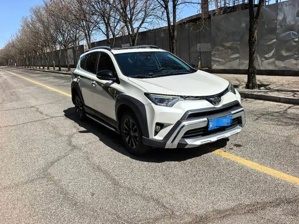 Toyota RAV4 — фото 3