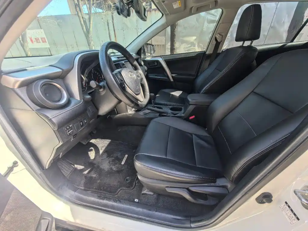 Toyota RAV4 — фото 4
