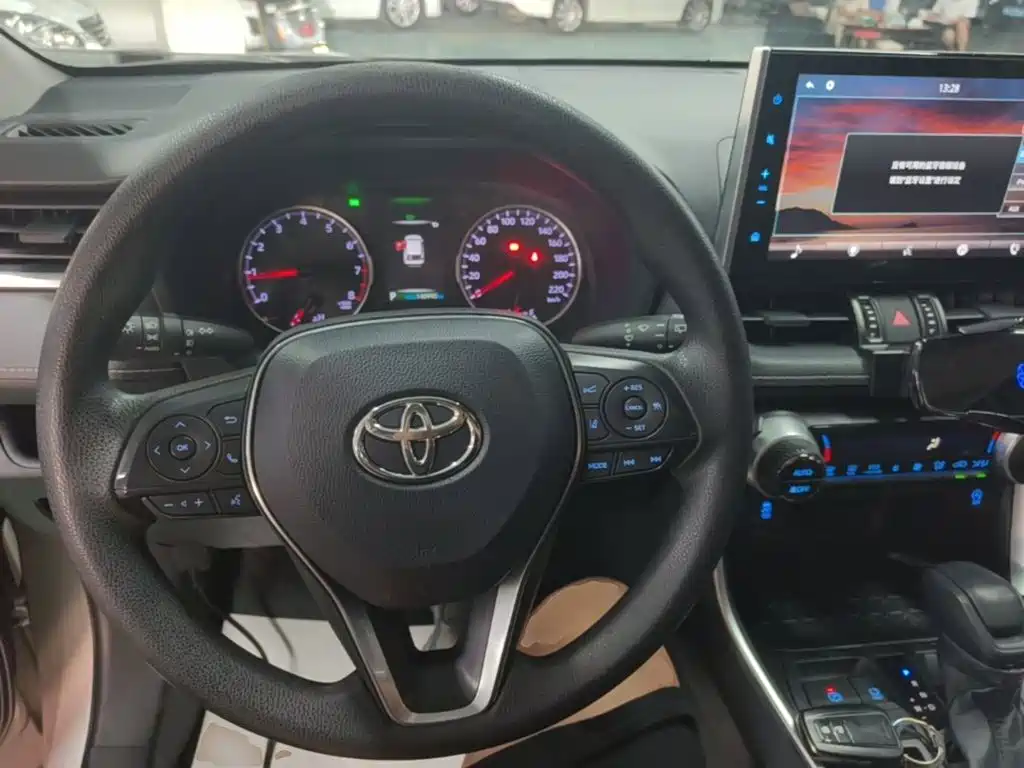 Toyota Wildlander — фото 10