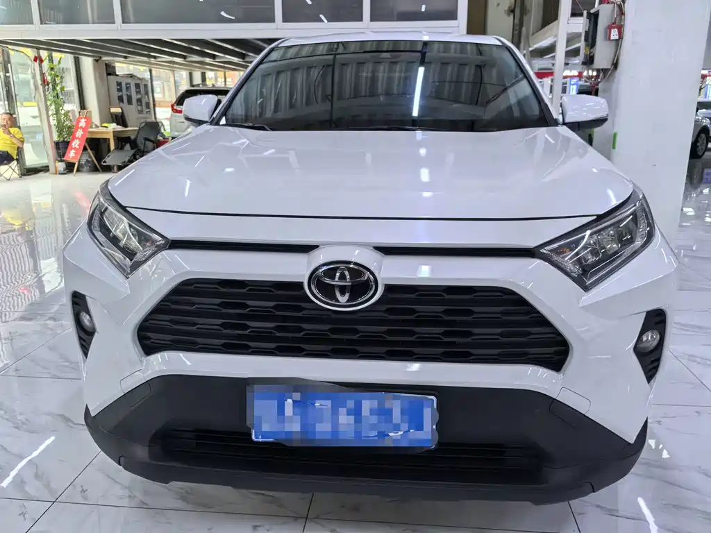 Toyota RAV4 — фото 2