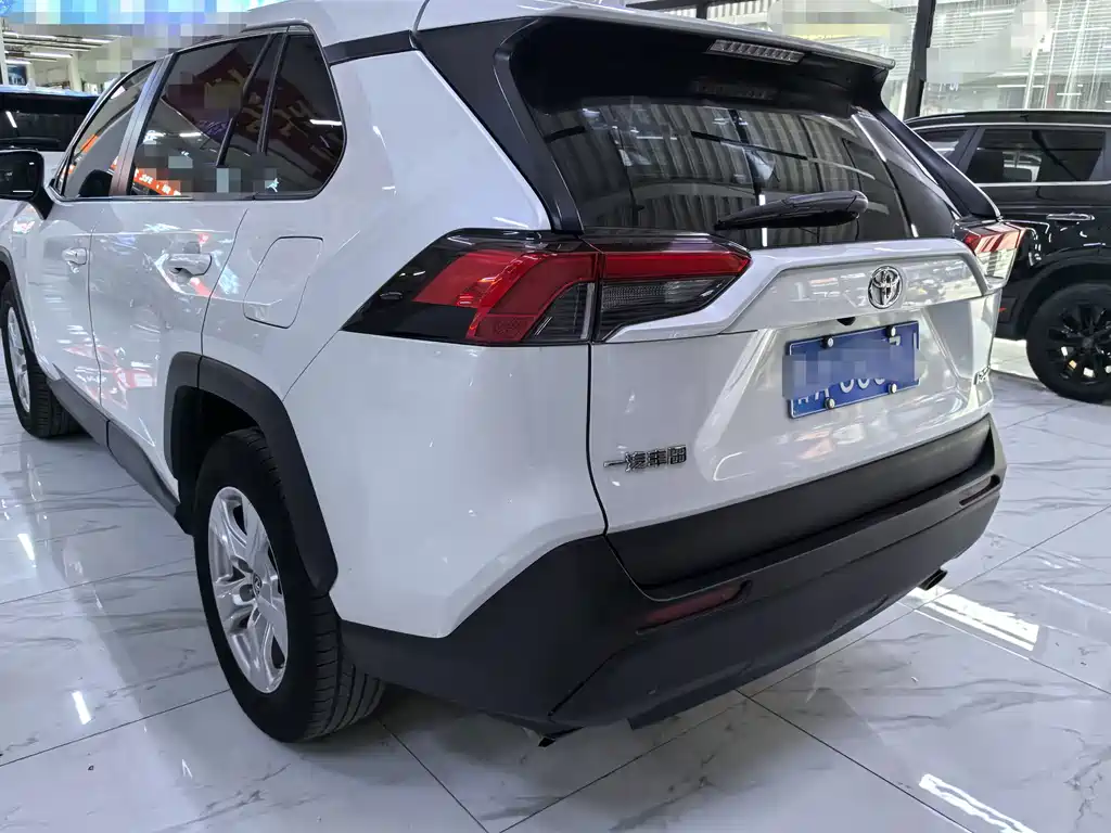 Toyota RAV4 — фото 3