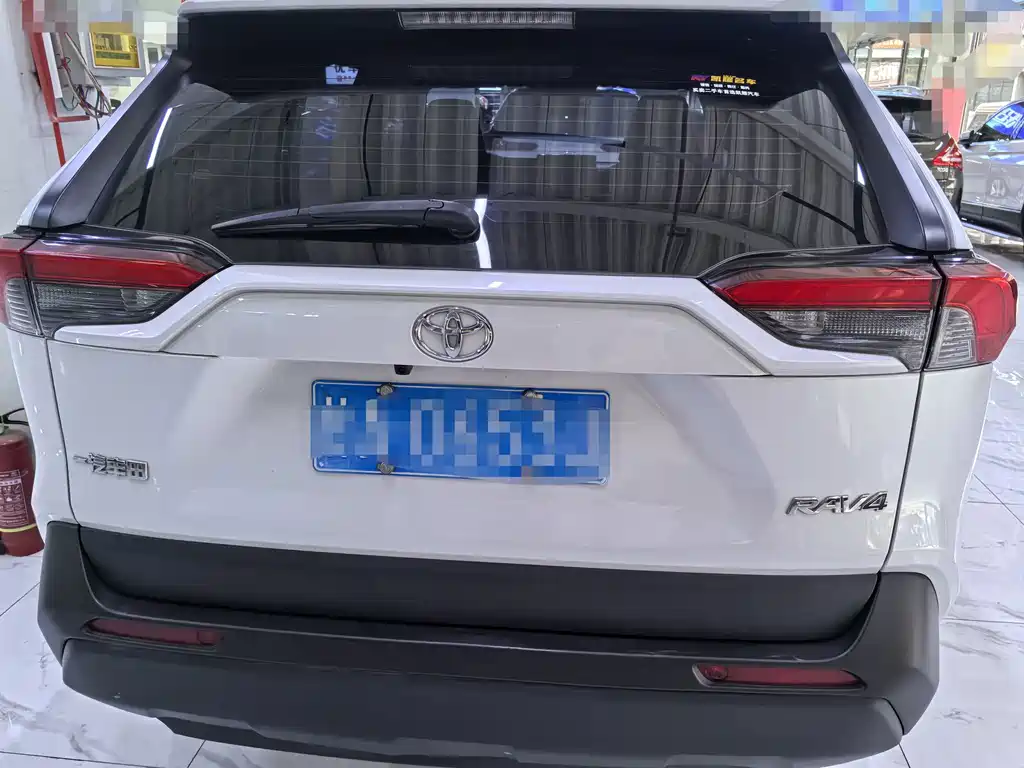 Toyota RAV4 — фото 4