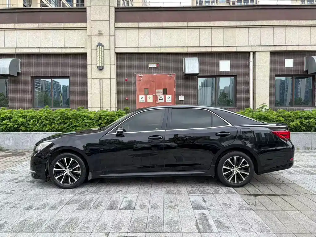 Toyota Crown — фото 10