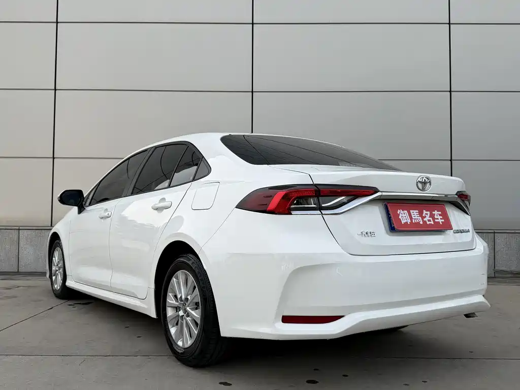 Toyota Corolla — фото 4