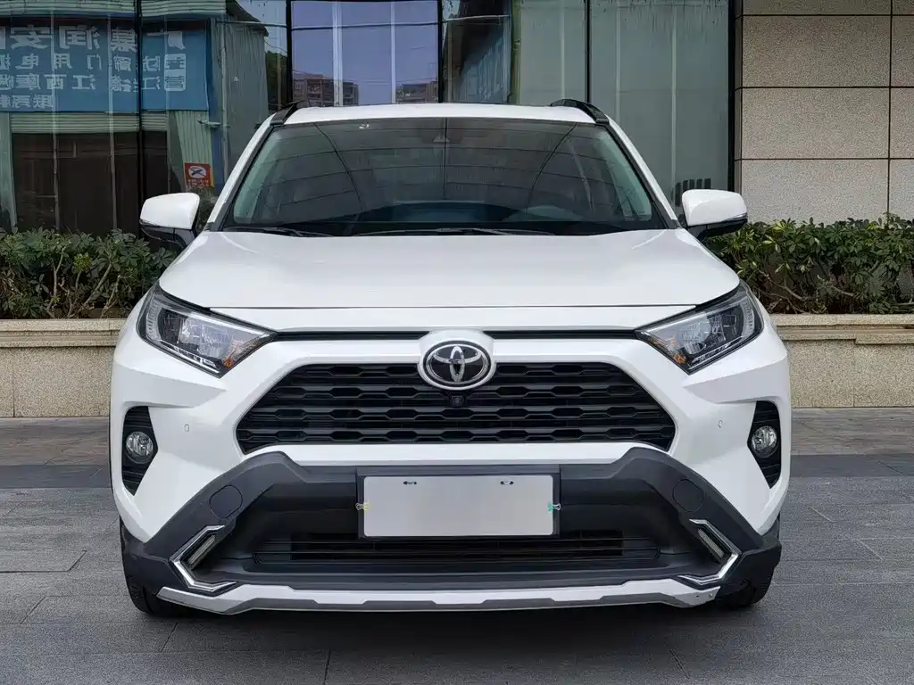 Toyota RAV4 — фото 2
